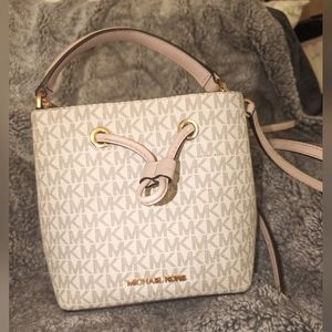 Michael Kors Suri mini/small Bucket Bag